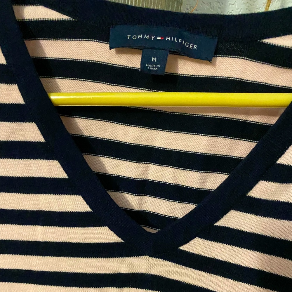 Tommy Hilfiger women sweater in medium size, never worn